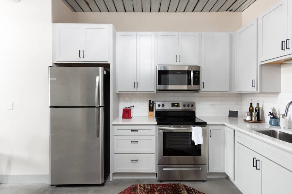 Full kitchen