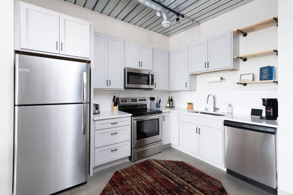 Full kitchen