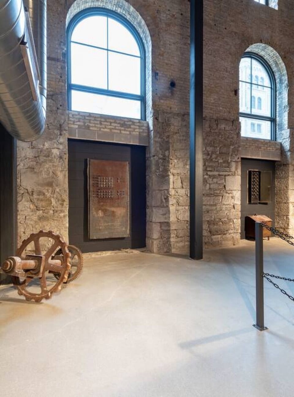Discover the building’s rich history in the museum-style amenity space, featuring original Pabst Brewery kilns