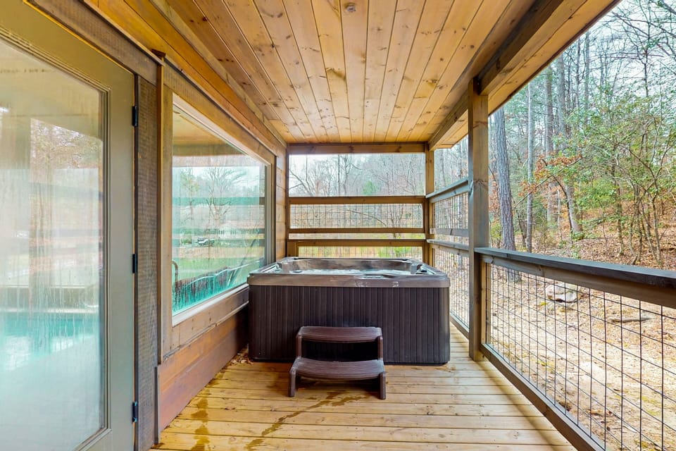Outdoor spa tub