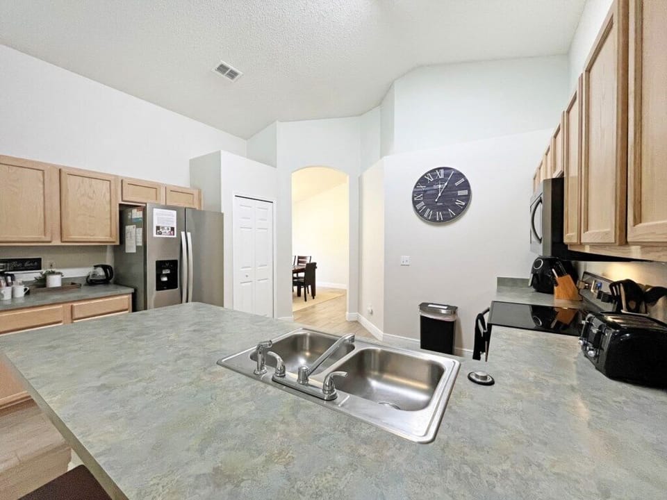 5-Kitchen.jpg