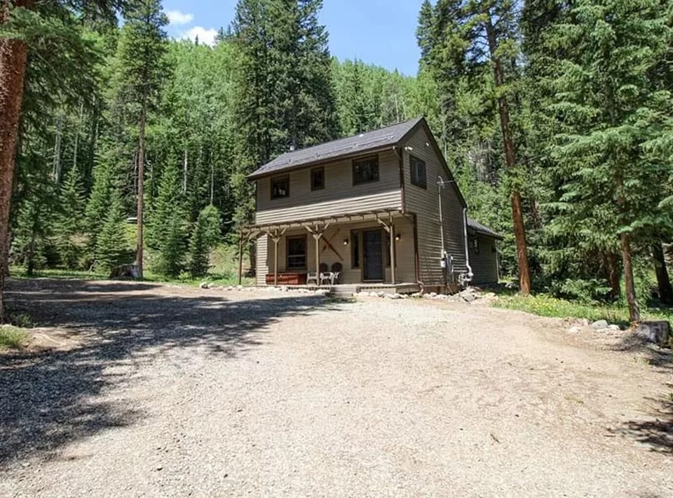Exterior, Cabin Backs to National Forest