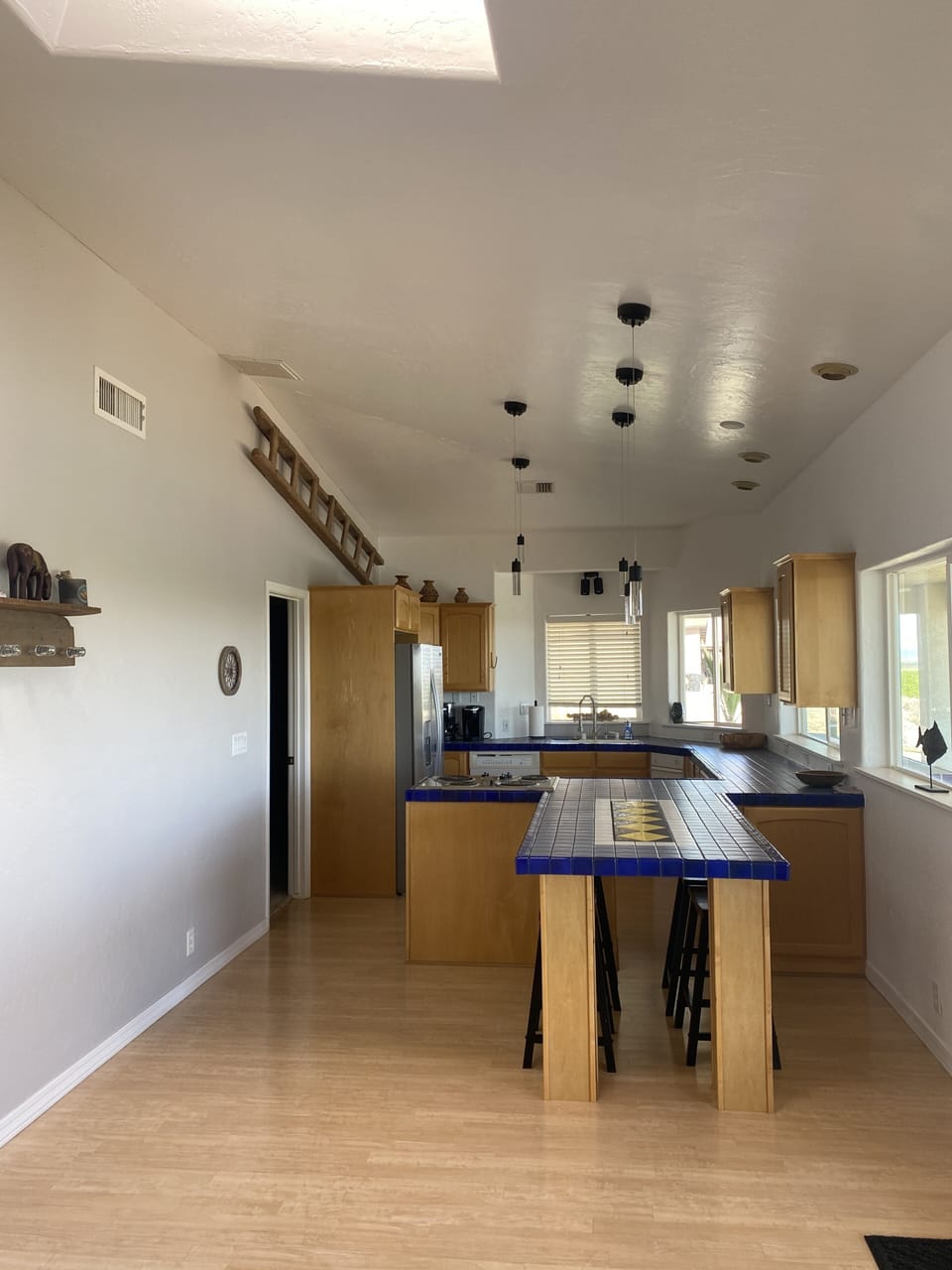Kitchen with 6 bar stools
