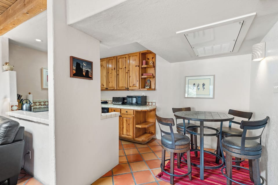 Kitchen / Dining Area