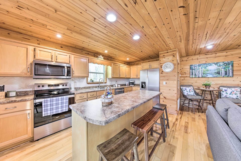 Kitchen | Fully Equipped w/ Cooking Basics