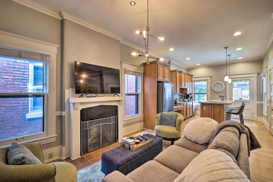 Living Room | Smart TV | Cable | DVD Player
