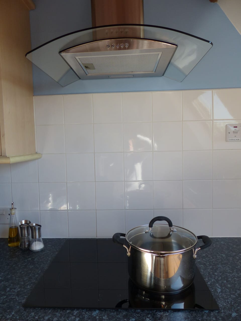 Large pot, perfect for cooking  local shellfish (lobster, crab, langoustine)