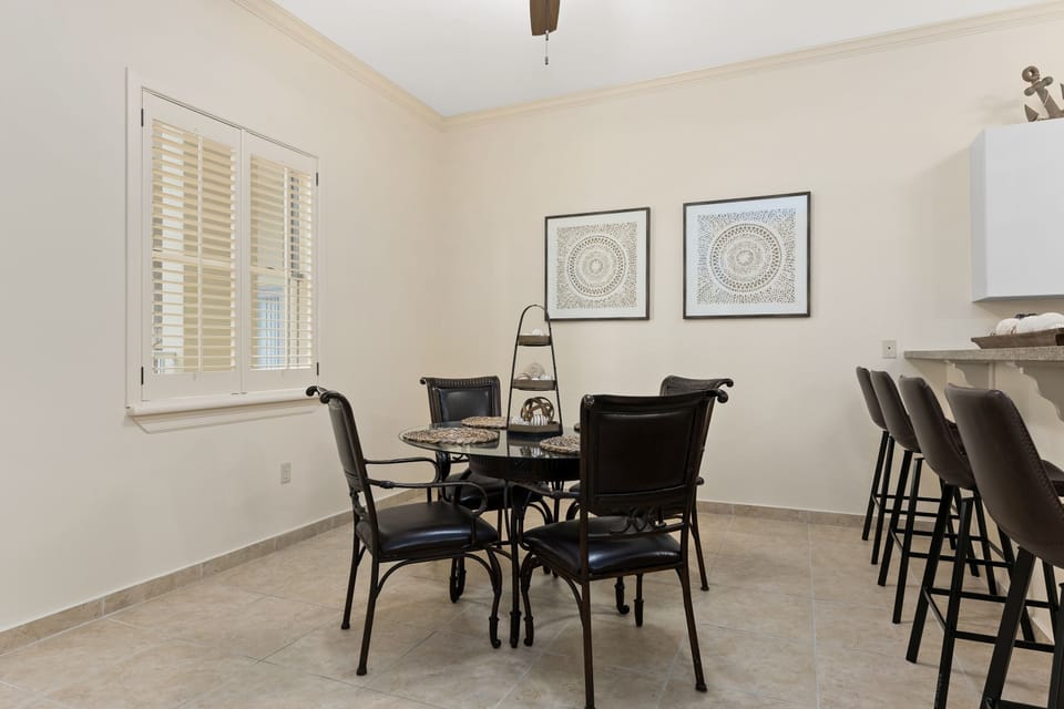 There is seating for 4 in the dining area.