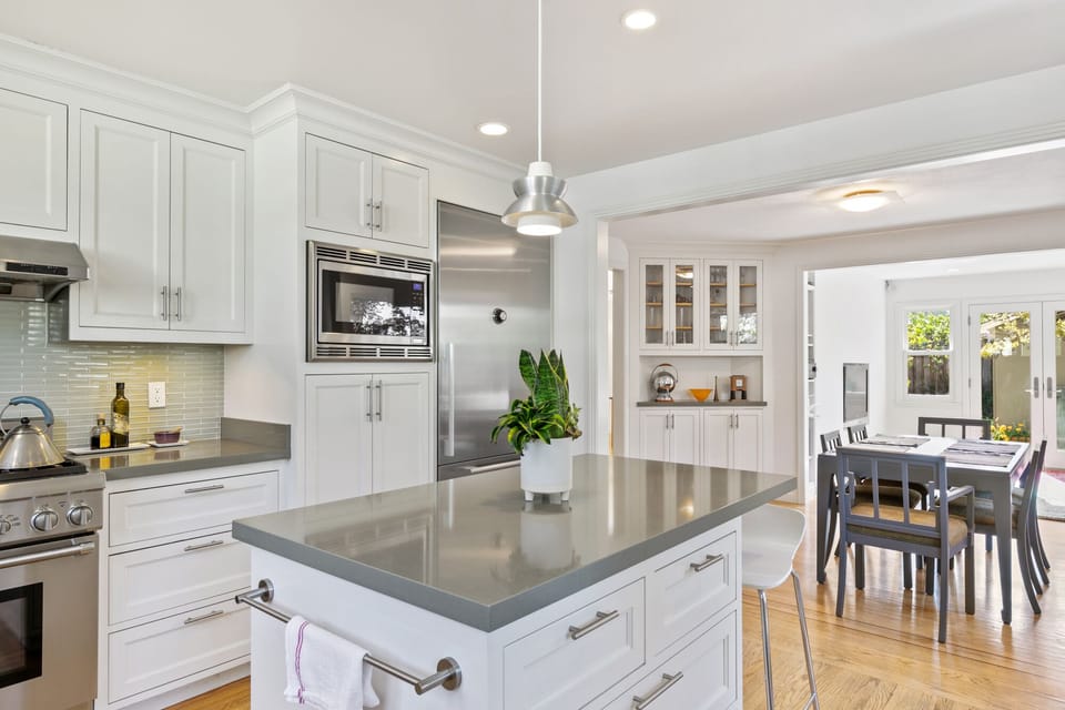 Fully Equipped Kitchen/Dining