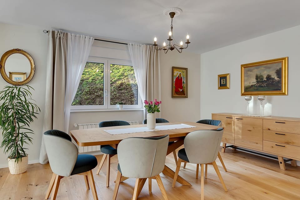 Dinning table