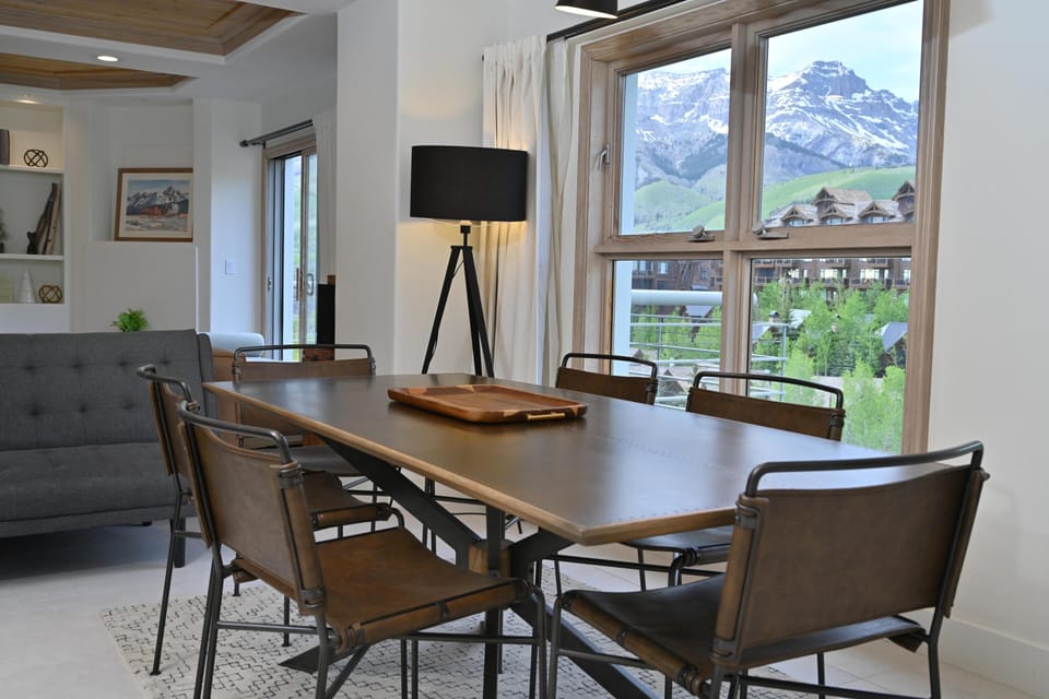 5 Penthouse 741 Dining 1