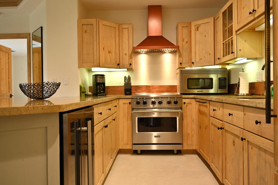 7 Penthouse 741 Kitchen
