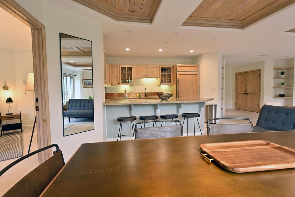 6 Penthouse 741 Dining 2