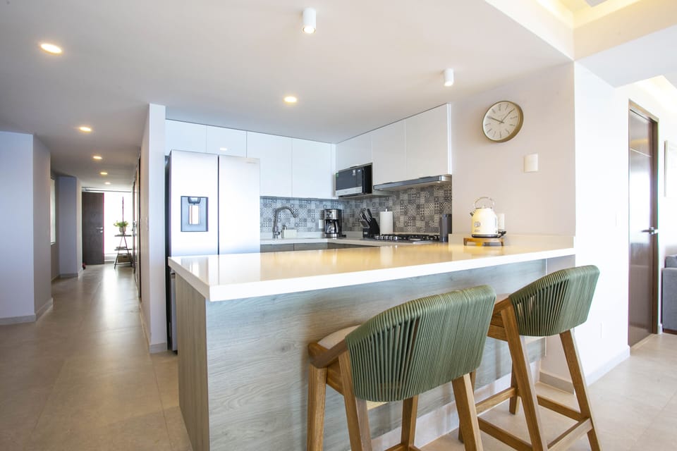 Kitchen bar with 2 seats