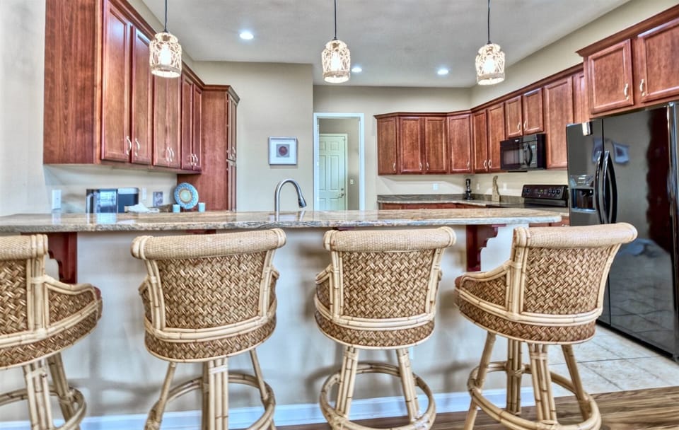 Beautiful kitchen with seating for 4