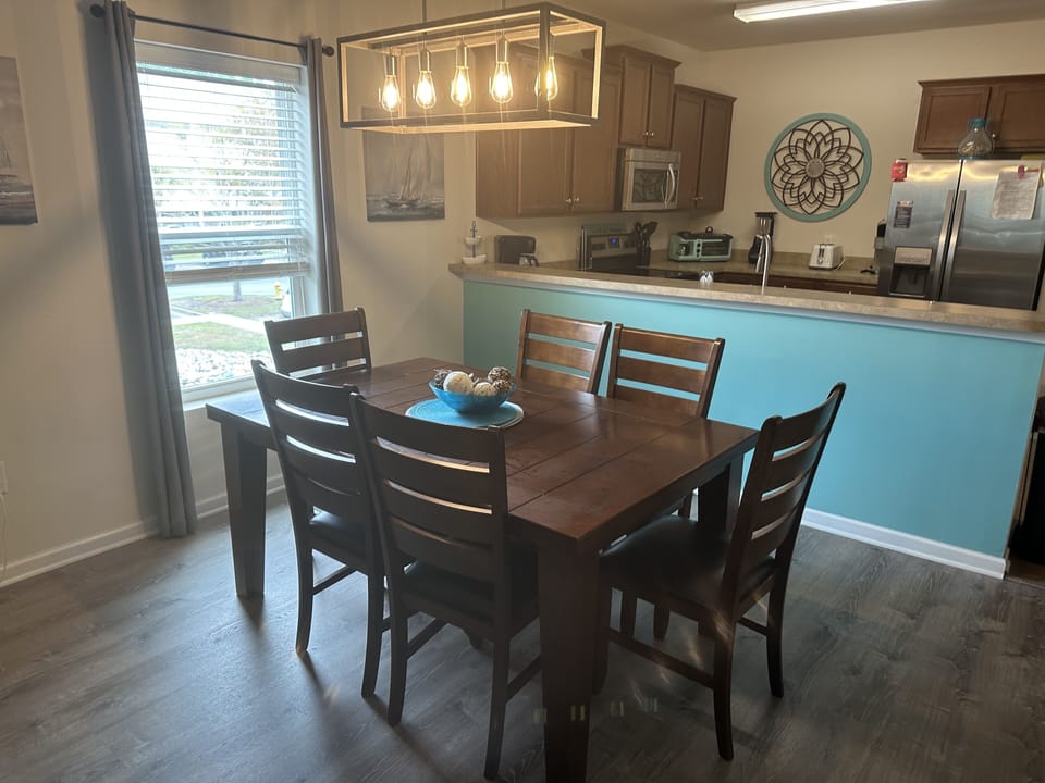 Dining Area (2)