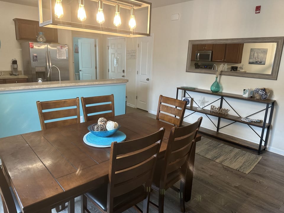 Dining Area (1)