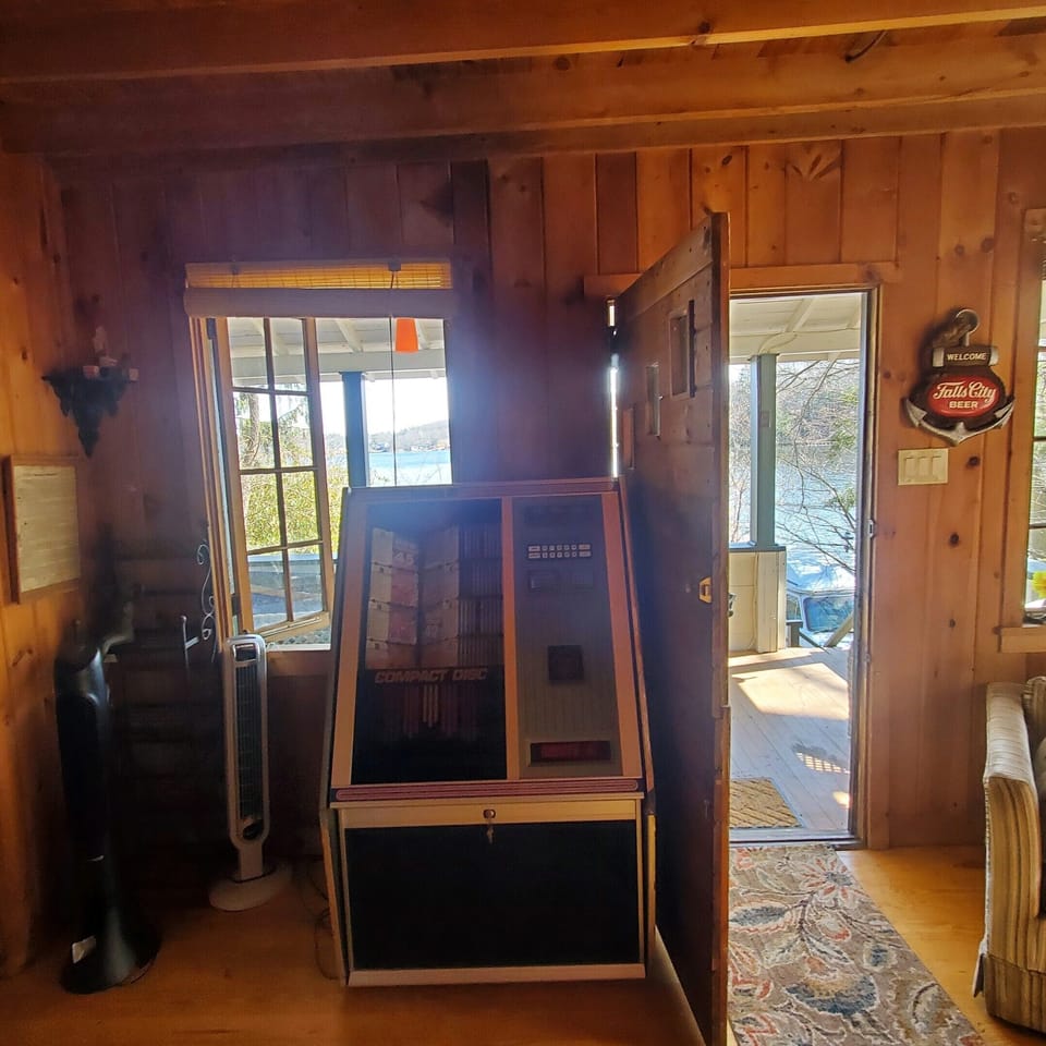 Free play juke box , who likes to dance?