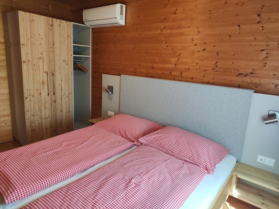 Wooden bungalow lakeside no. 2 - Ferienwohnungen Lipnik Apartment in Carinthia, Austria
