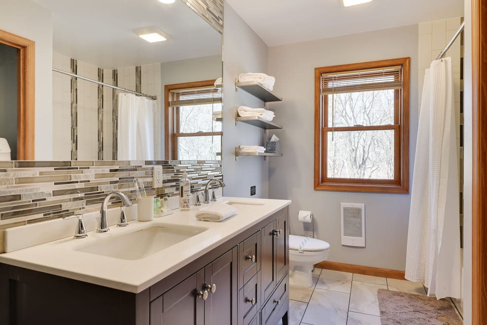Master Bathroom 1st Floor 