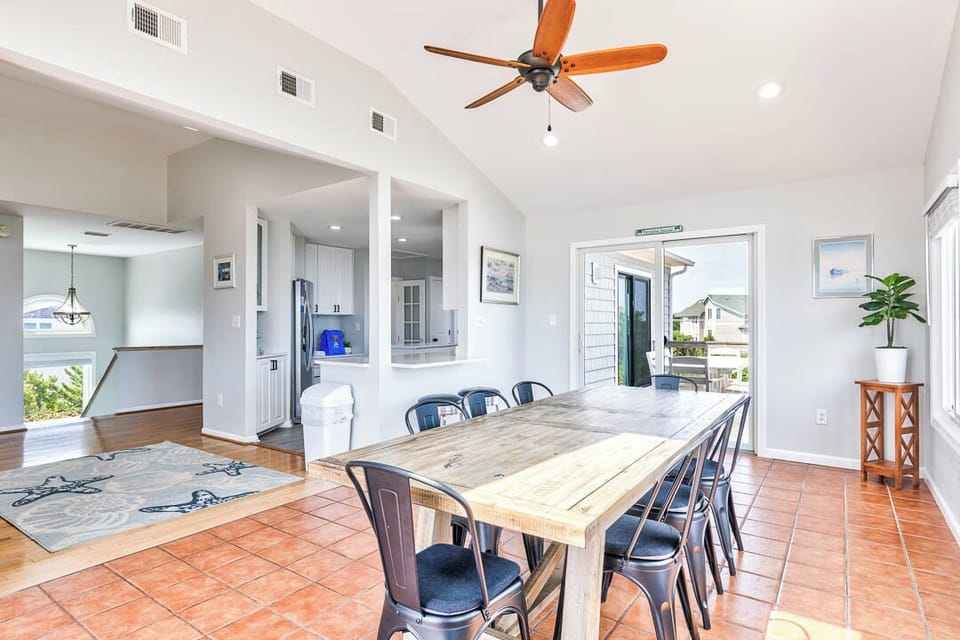 Top-Level Dining Room with Table (seats 8)