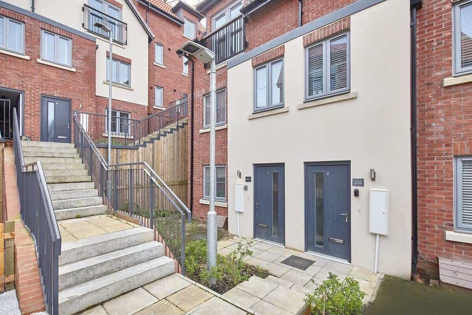 Mallard Cottage, Whitby - Host & Stay