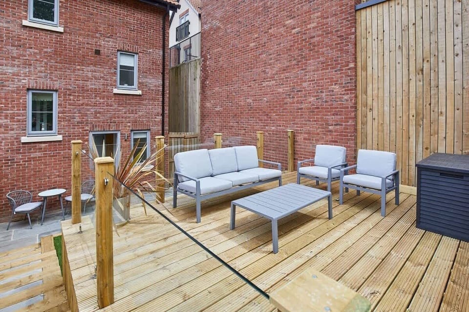 Mallard Cottage, Whitby - Host & Stay