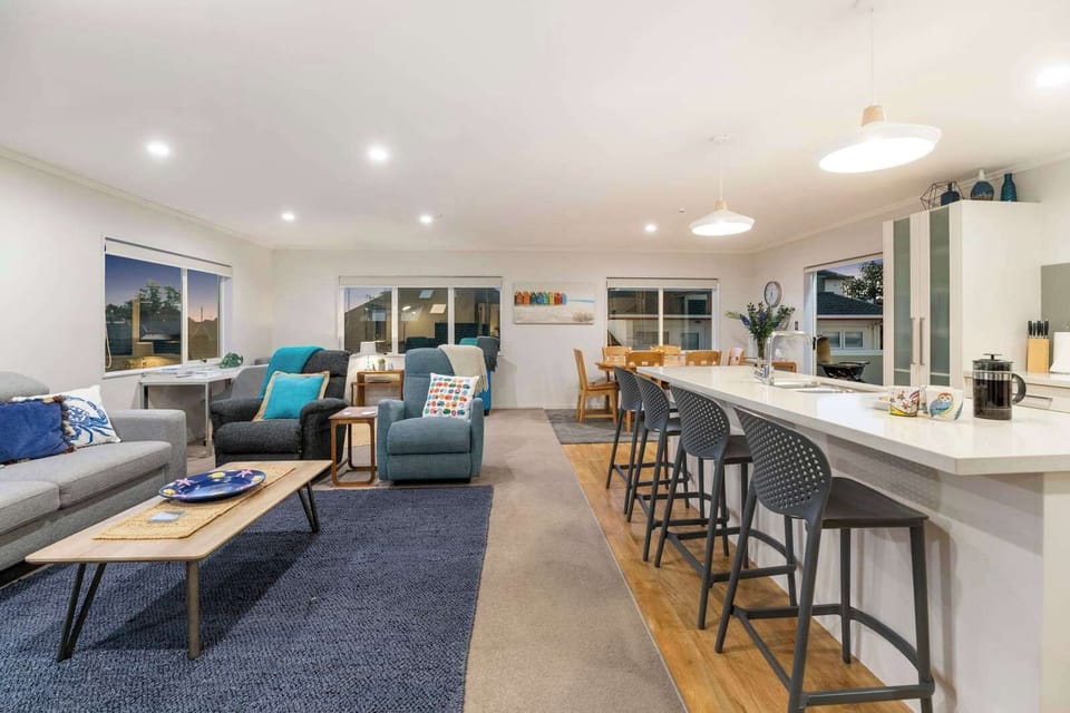 Open plan living / dining & kitchen