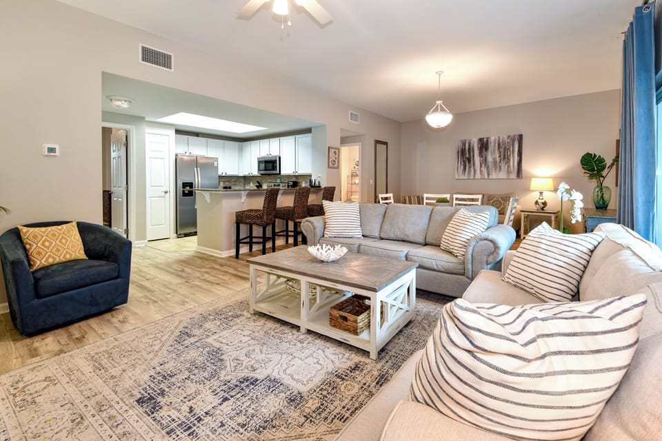 Palms 3110 - Living Room