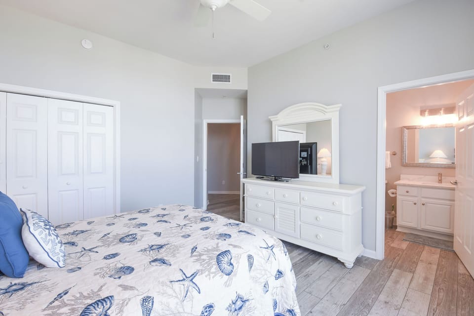 Silver Beach Towers East 1804 - Guest Bedroom