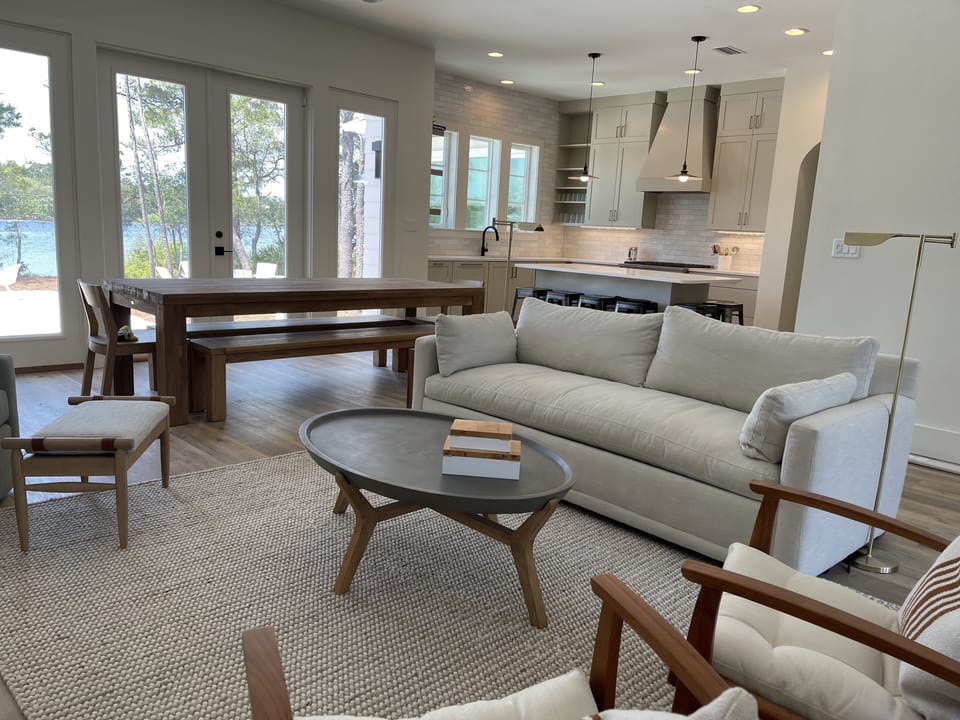 Large dining table for the whole crowd. Sofa and comfortable chairs to gather 
