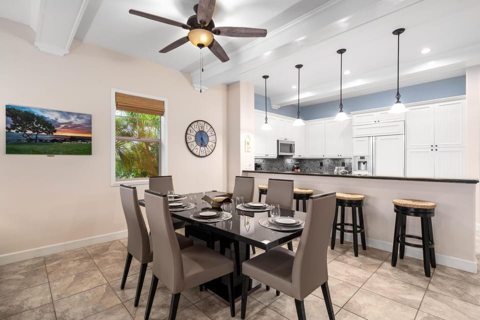 Bright and spacious dining area