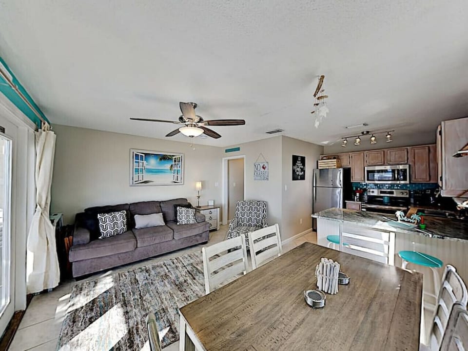 Living Rom | Dining Room | Full Sleeper Sofa