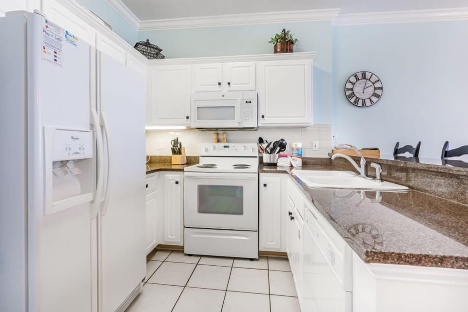Island Royale 1004 Fully Equipped Kitchen