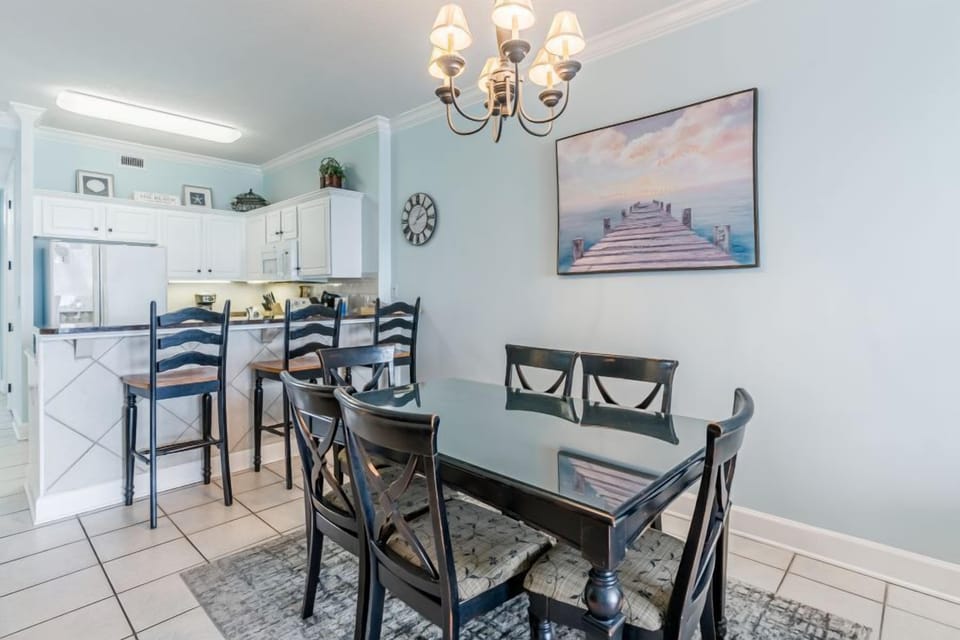 Island Royale 1004 Dining Table Seats 6
