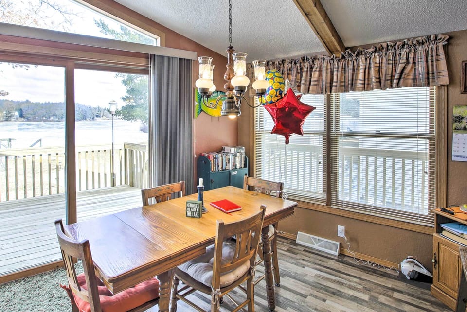 Dining Area | Dishware & Flatware Provided