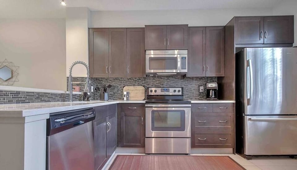 One of the many perks of an Airbnb is being able to prepare meals at home. When you book this space you'll have everything you need to make gourmet meals. Added bonus? A supermarket within walking distance. 

