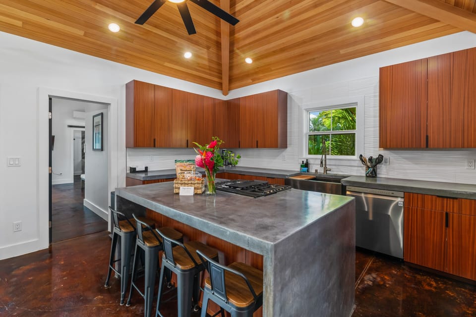 Kitchen Island 