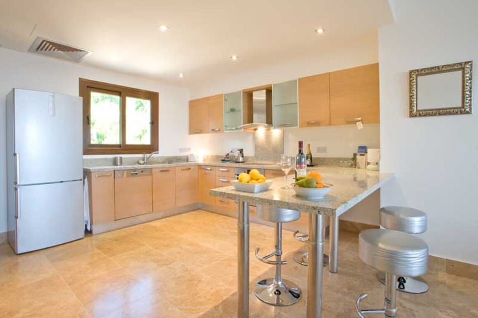Beautiful Italian fitted kitchen with Bosch appliances