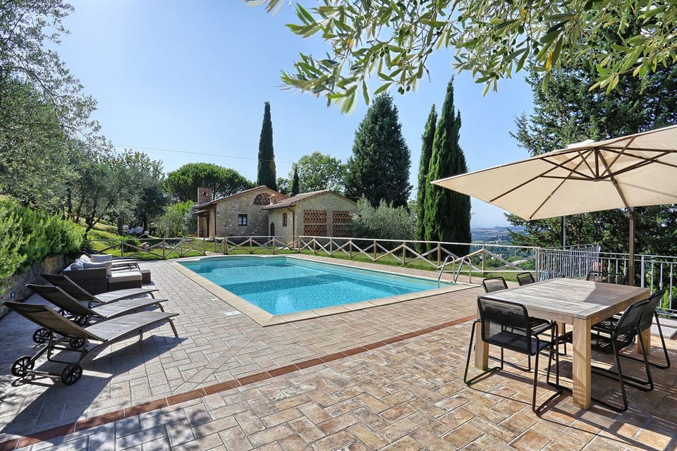 10 x 5 m pool with sun terrace and dining table
