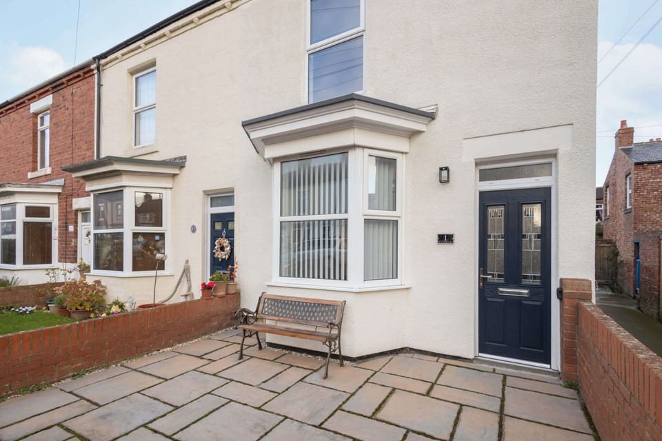 Seascape, Saltburn-by-the-Sea - Host & Stay