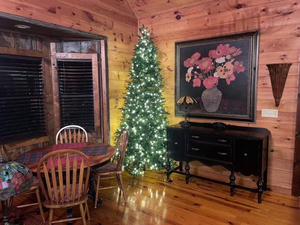 Holiday Decorations Dec 1 - Jan 2