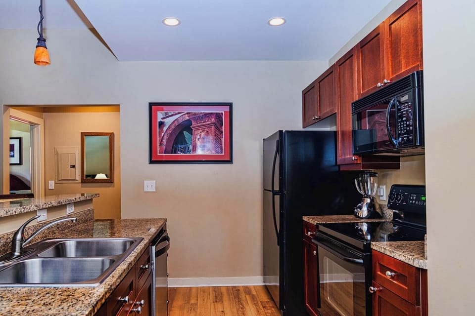 Full Kitchen b