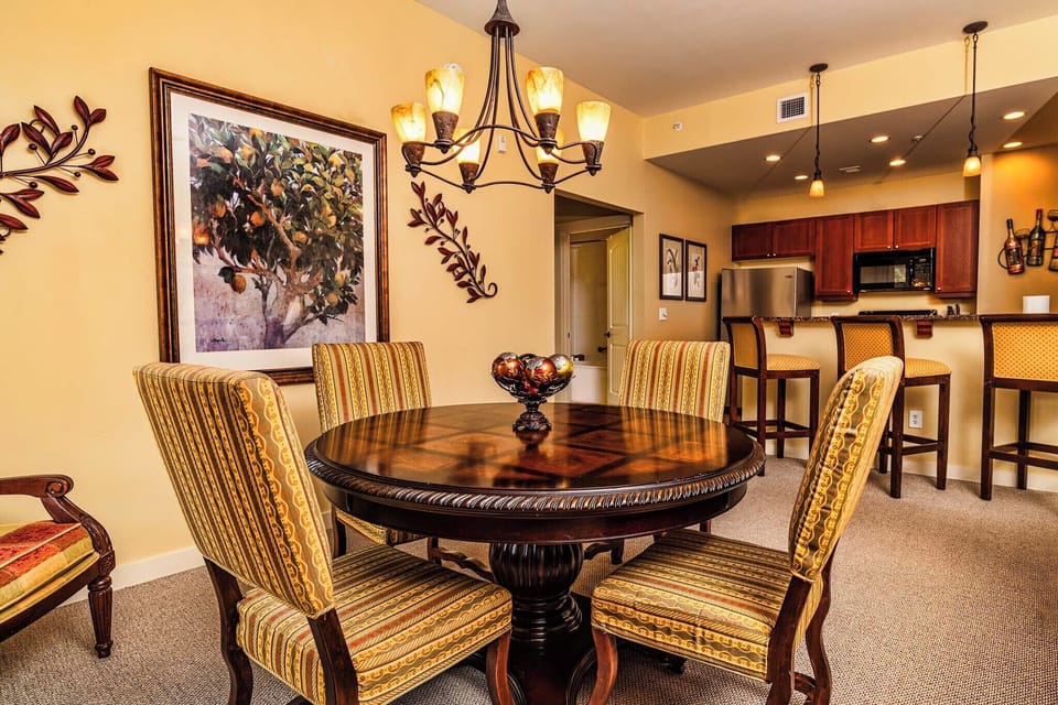 Dining to Kitchen