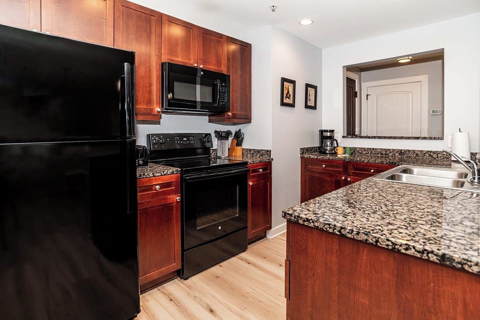 Full Kitchen b