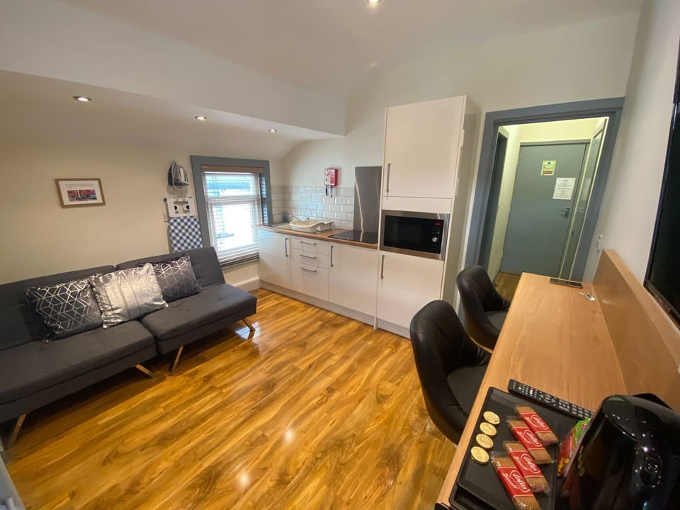 Apartment 4 Kitchen / lounge