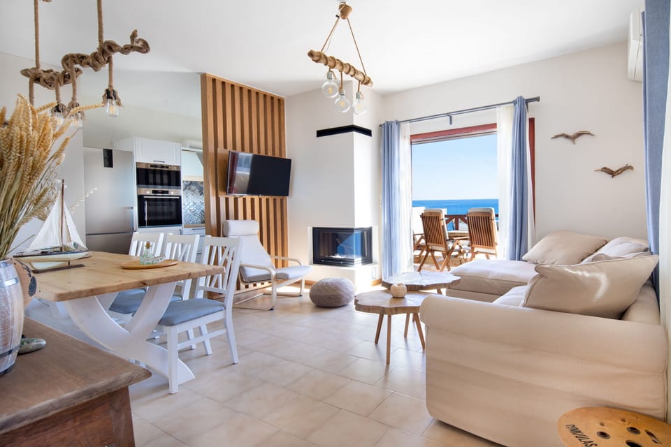 Living room & dining area