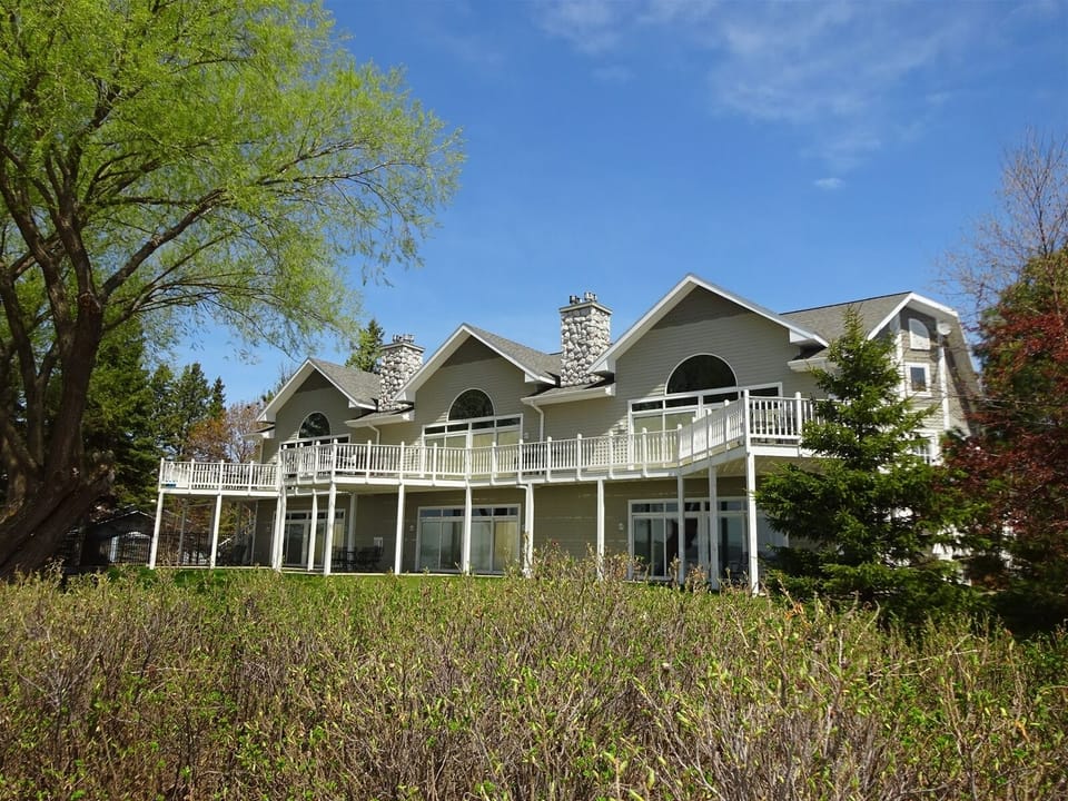 Lakefront Condo 202