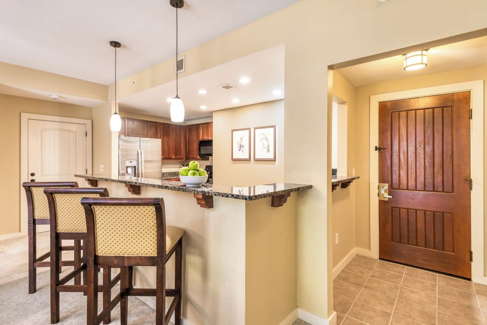 Entry and Breakfast Bar