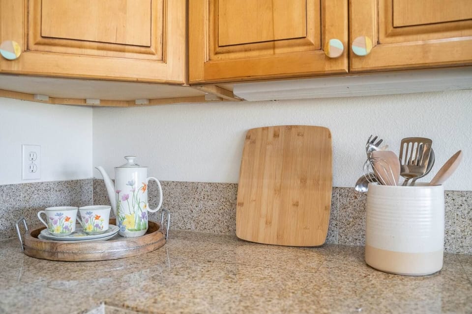 Fully stocked with basic kitchen needs